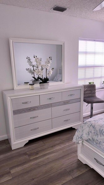 Building Photo - 5267 Europa Dr