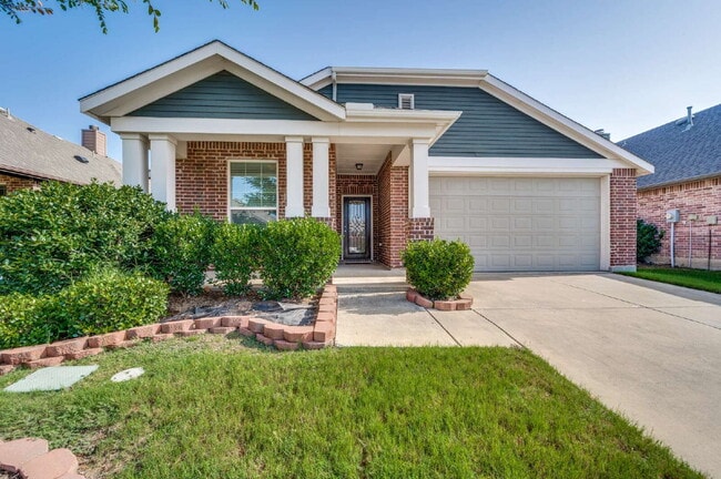 Building Photo - Beautiful Open-Concept Home with Large Backyard