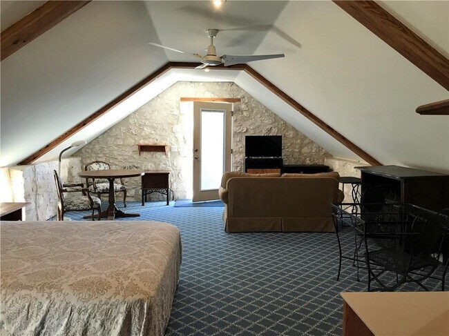 Building Photo - 118 Danos Dr