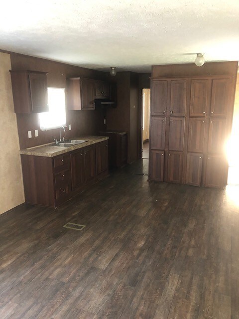 Building Photo - 28381 Petes Hwy