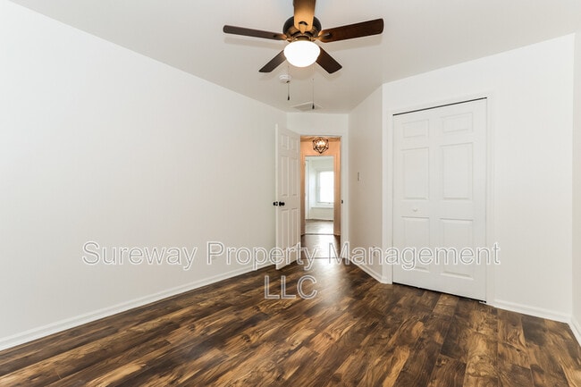 Building Photo - 316 Lake Side Dr