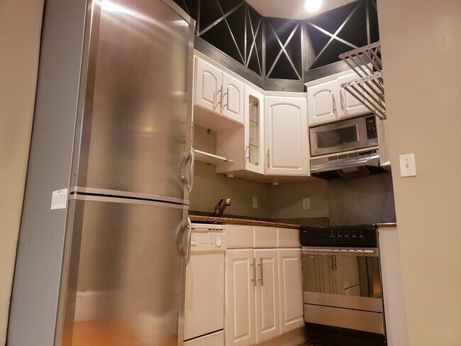 Building Photo - 141 Arlington St