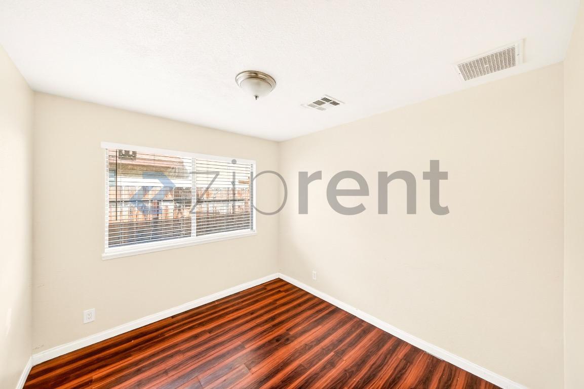 Building Photo - 836 W Atkins Ave