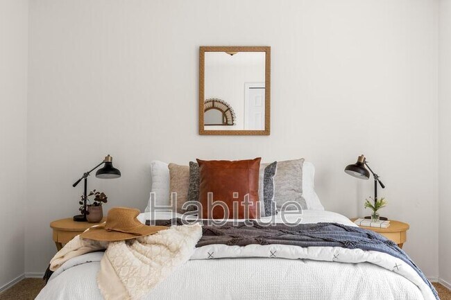 Building Photo - 2160 Dora Ln