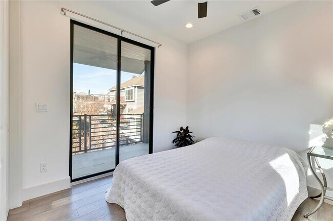 Building Photo - 2105 Pennsylvania Ave