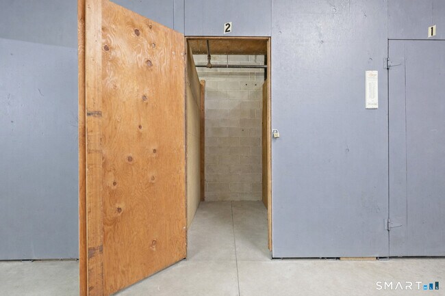 Building Photo - 140 Field Point Rd