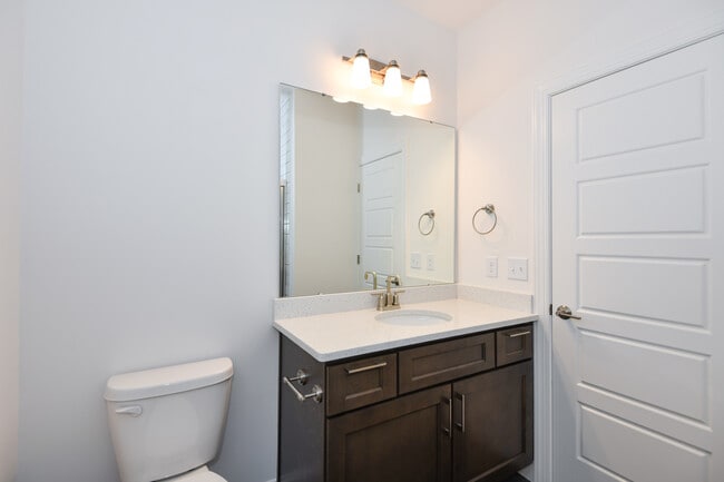 Building Photo - 1739 Crest Rd