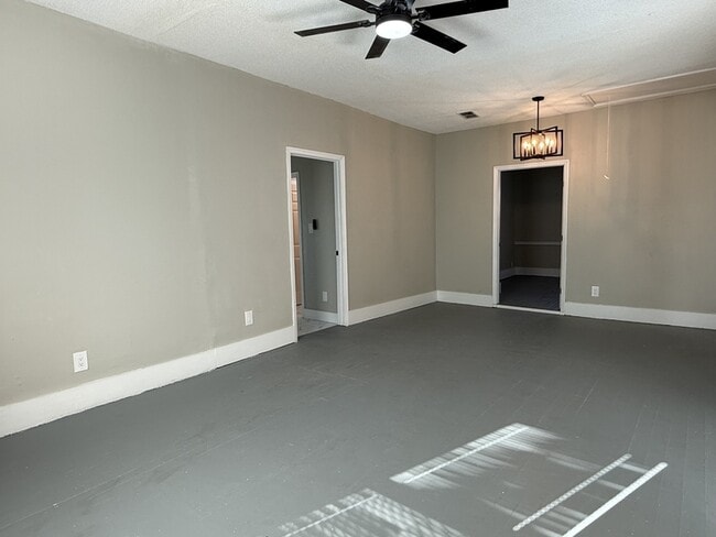 Building Photo - 728 W 39th St