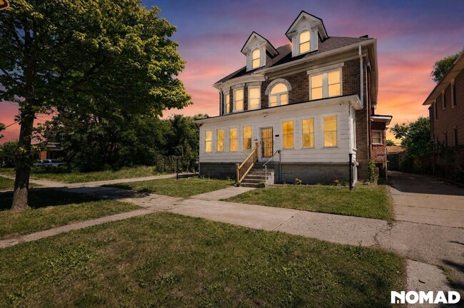 Building Photo - 558 Marston St