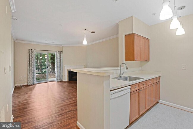 Building Photo - 2204 Westcourt Ln