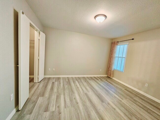 Building Photo - 8101 W Flamingo Rd