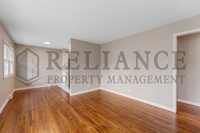 Building Photo - 2210 W Dallas St