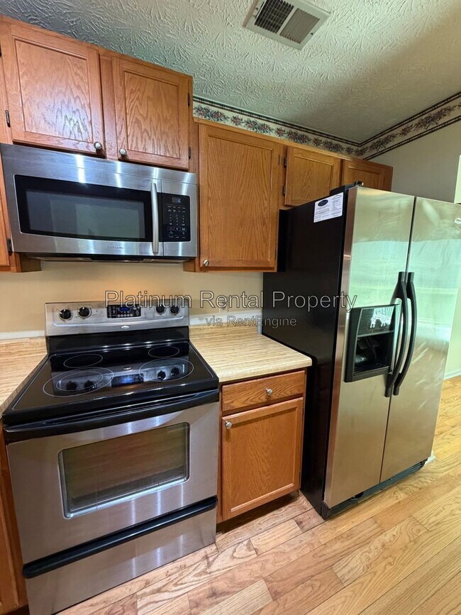 Building Photo - 6533 Meadow Rue Dr