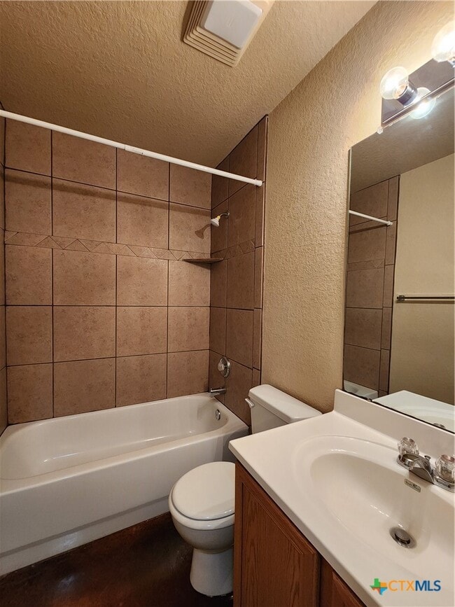 Building Photo - 1013 Misty Acres Dr