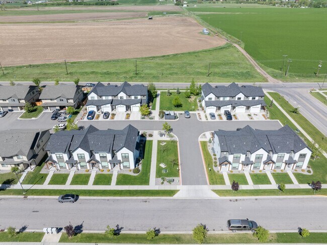 Building Photo - 3380 Davis Ln