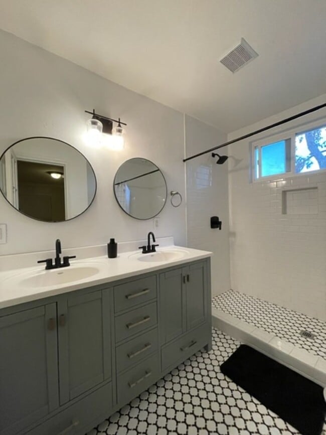 Building Photo - 3 Bed-2 Bath Single Story Home in the desired Windsor Hills neighborhood of La Mesa