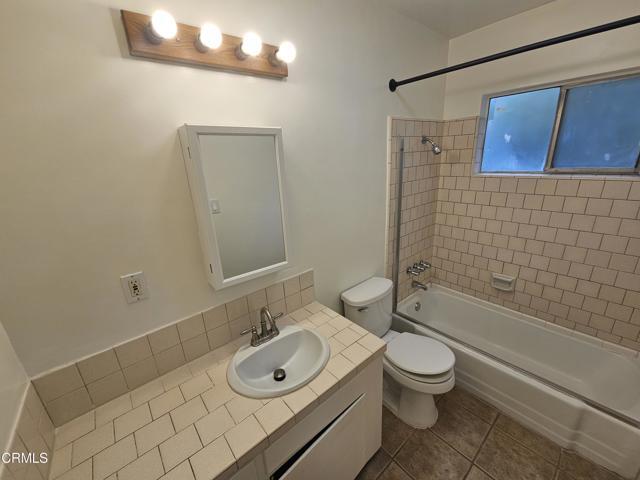 Building Photo - 12246 Oxnard St