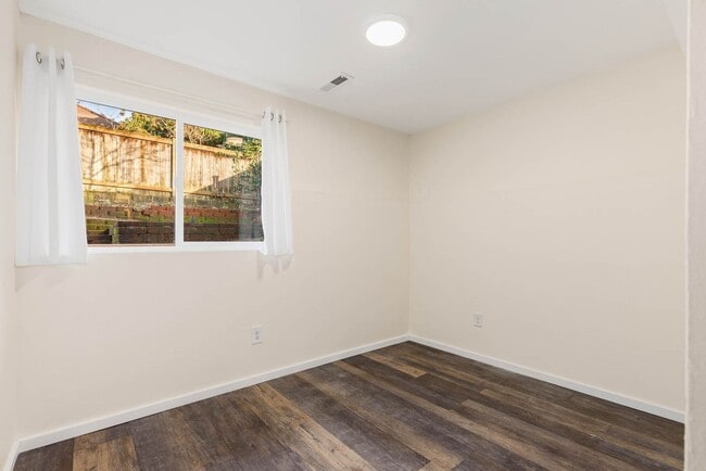 Building Photo - 2708 S Judkins St