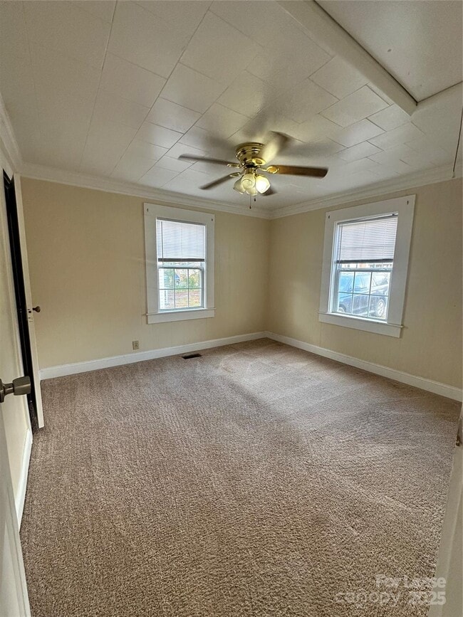 Building Photo - 323 W Bingham St