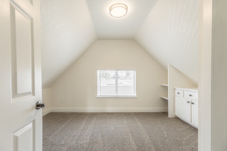 Room 3 - 1144 SE 85th Ave