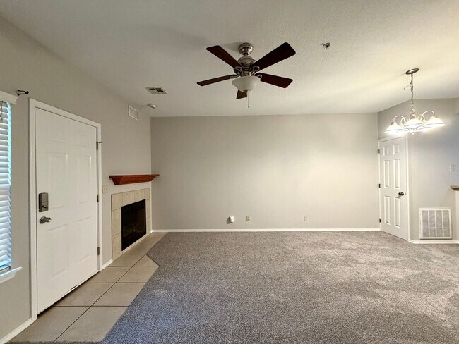 Building Photo - C Street Flats