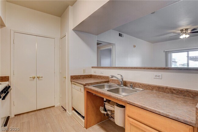 Building Photo - 45 Maleena Mesa St