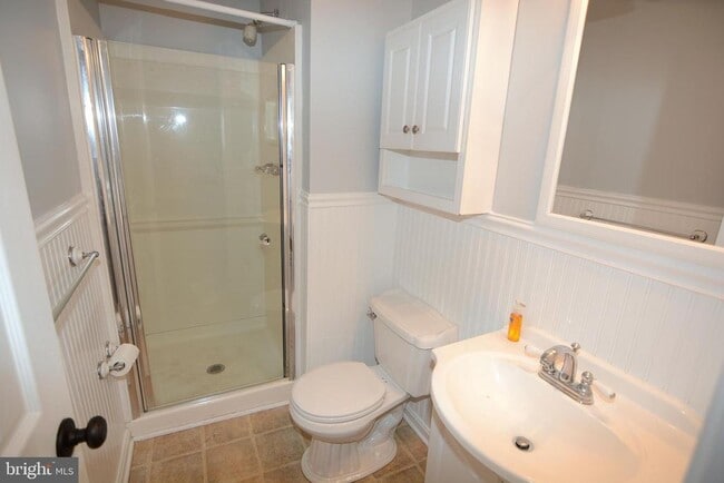 Building Photo - 1666 Albermarle Dr