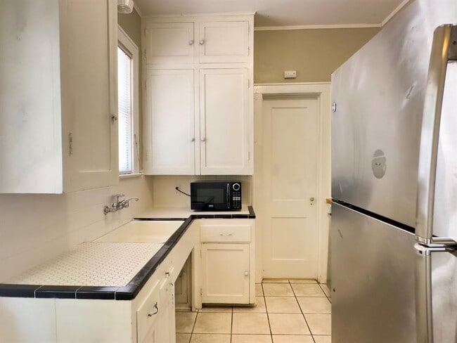 Building Photo - 202 E 31st St