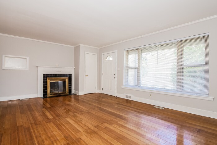Building Photo - 2717 Dogwood Cir