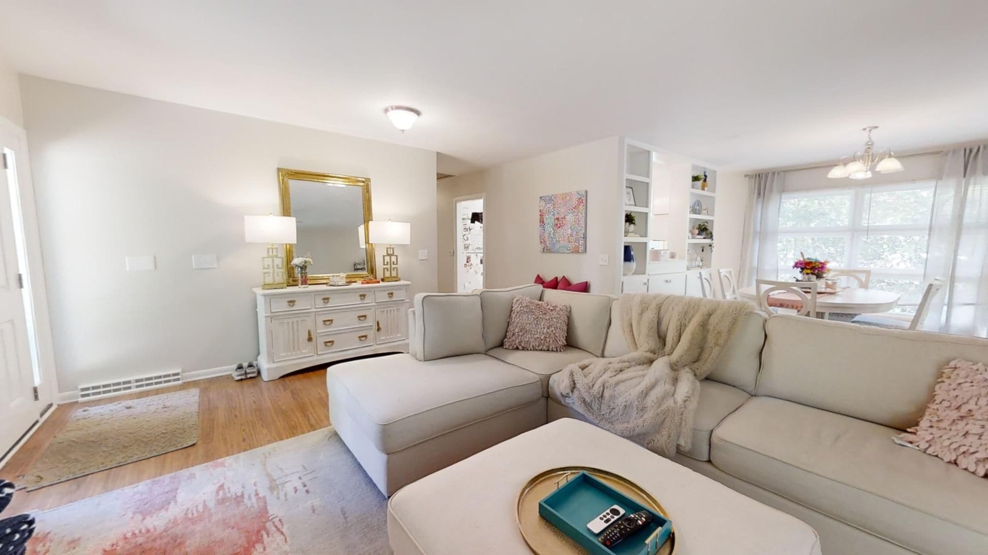Building Photo - AVAILABLE NOW- Short distance to Downtown ...