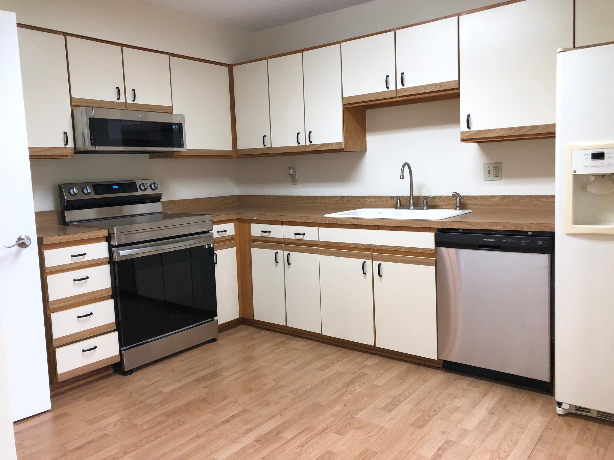 New Appliances - 15115 Interlachen Dr