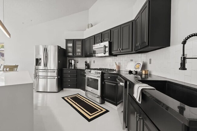 Building Photo - 9541 W Silverbirch St