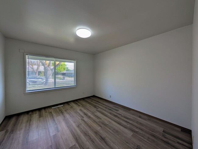 Building Photo - 1231/1233 Montana St.