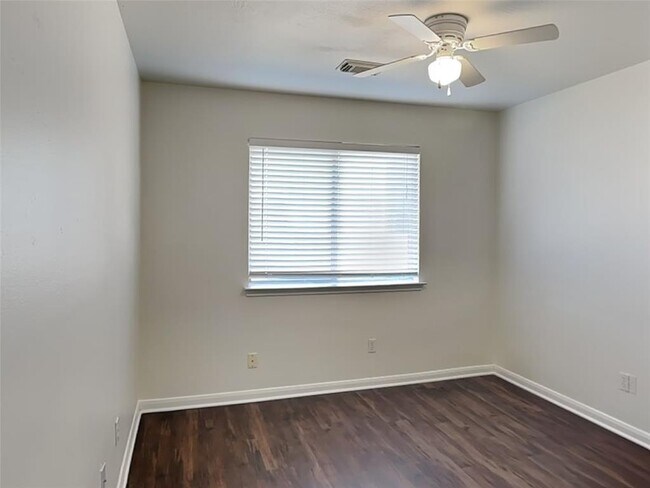 Building Photo - 10719 Scenic Dr