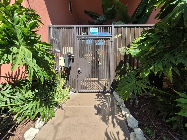 Building Photo - Charming One Bedroom, One Bath Unfurnished Apartment