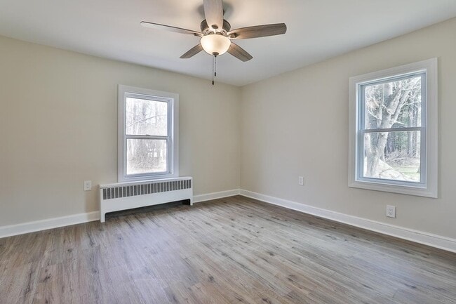 Building Photo - 139 Greeley St
