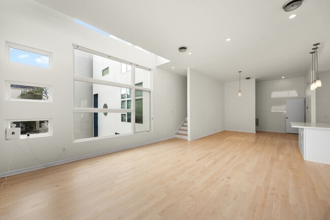 Building Photo - 5632 Kiam St