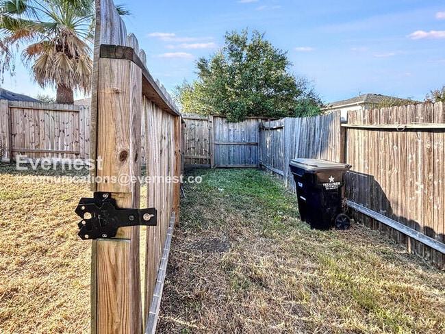 Building Photo - 25407 Barmby Dr