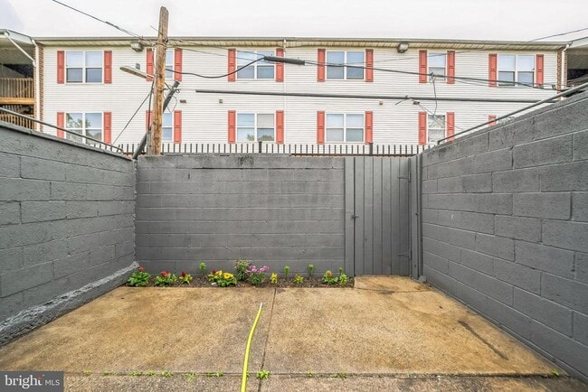 Building Photo - 1309 S 32nd St