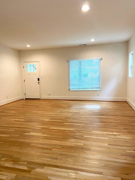 Building Photo - 529 10th Ave S