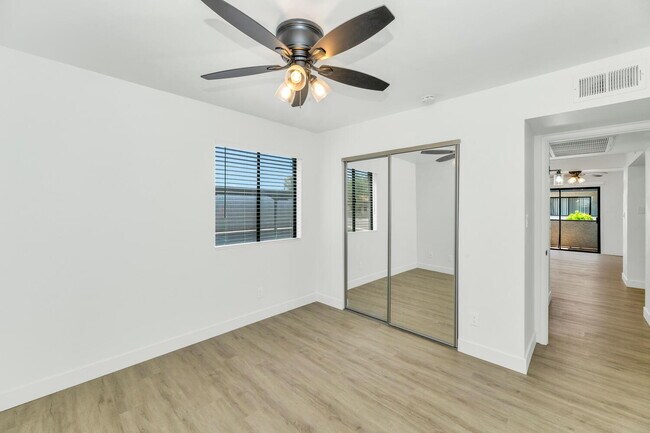 Building Photo - Stylish 1-Bedroom Living Near Old Town Sco...