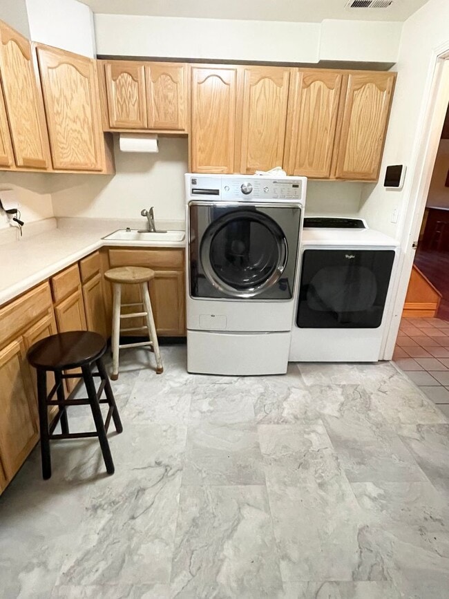 Building Photo - Large 4 Bd, 3 Bath House for Rent in North Pole!