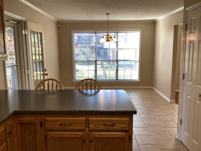Building Photo - Great Family Home
