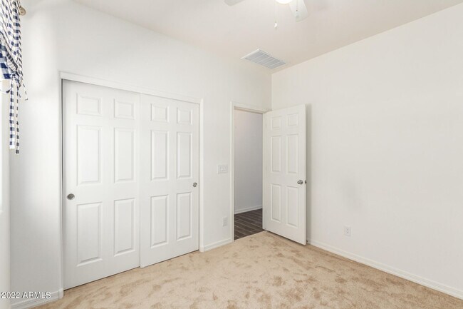 Building Photo - 8759 S 168th Dr