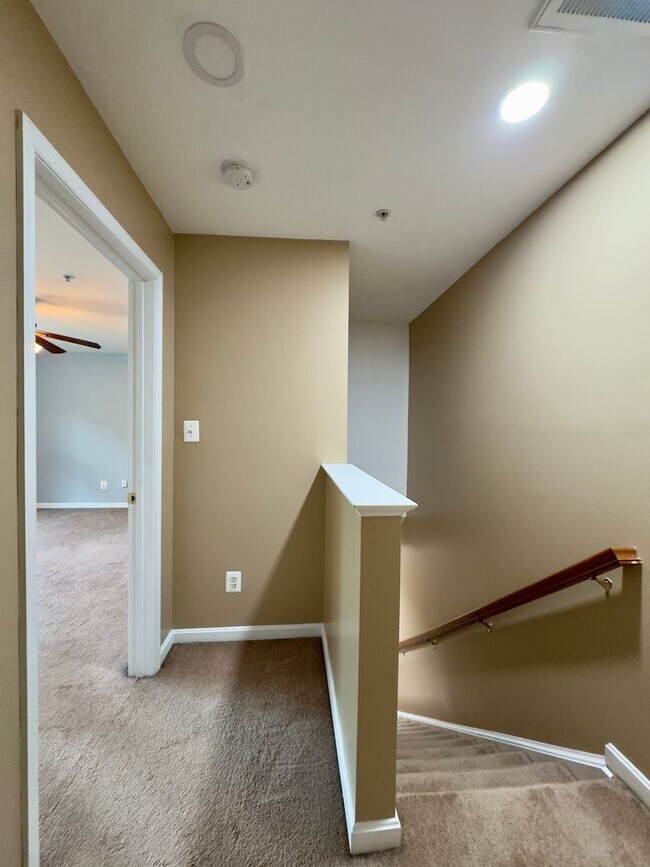 Building Photo - Charming 3BD/2BA/2 Half Bath Townhome with Garage in Havre de Grace, MD!