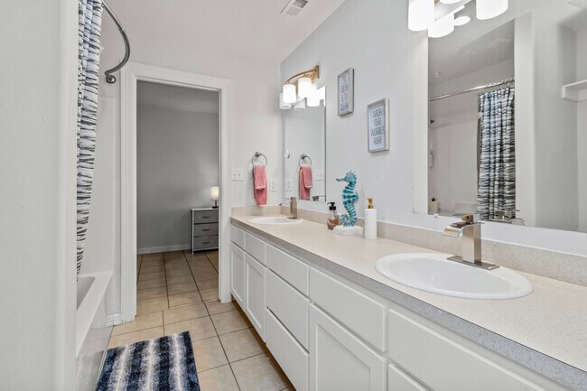 Building Photo - 316 E Monroe St