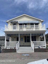 Building Photo - 216 13th Ave