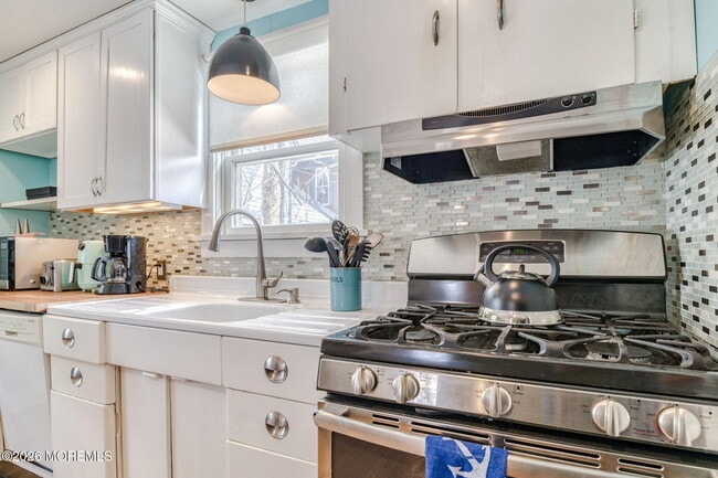 Building Photo - 127 Lawrence Ave