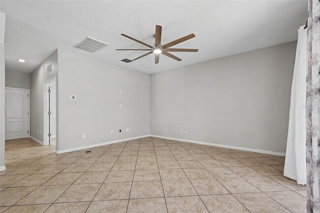 Building Photo - 301 Fern Gulley Dr