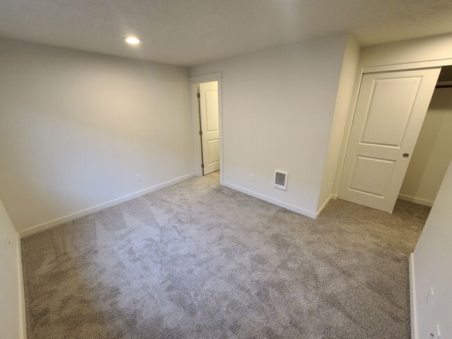 Building Photo - Single Level 3 Bed/2 Bath in NW Redmond - Upas Avenue